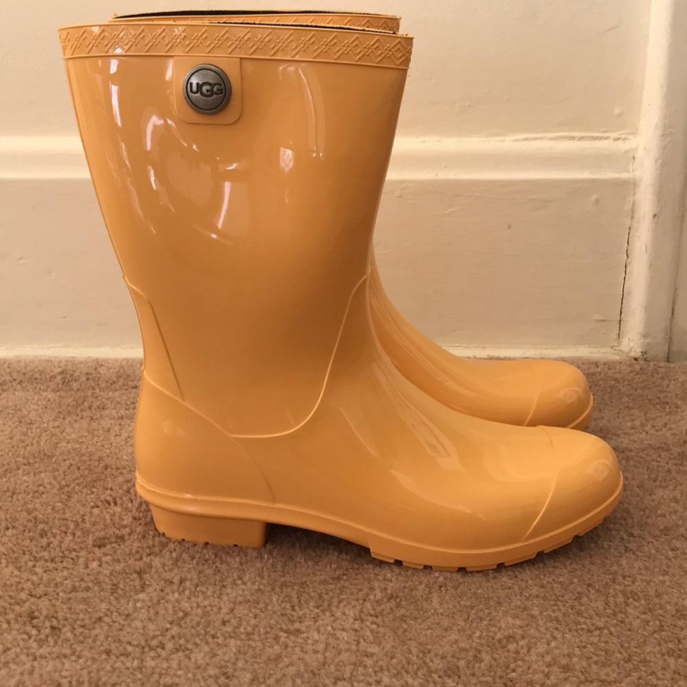 Ugg Sienna Sunflower Rubber Rain Boots Fur Insoles